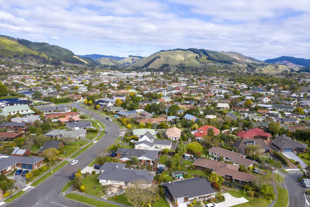 Balancing urban housing quality and quantity